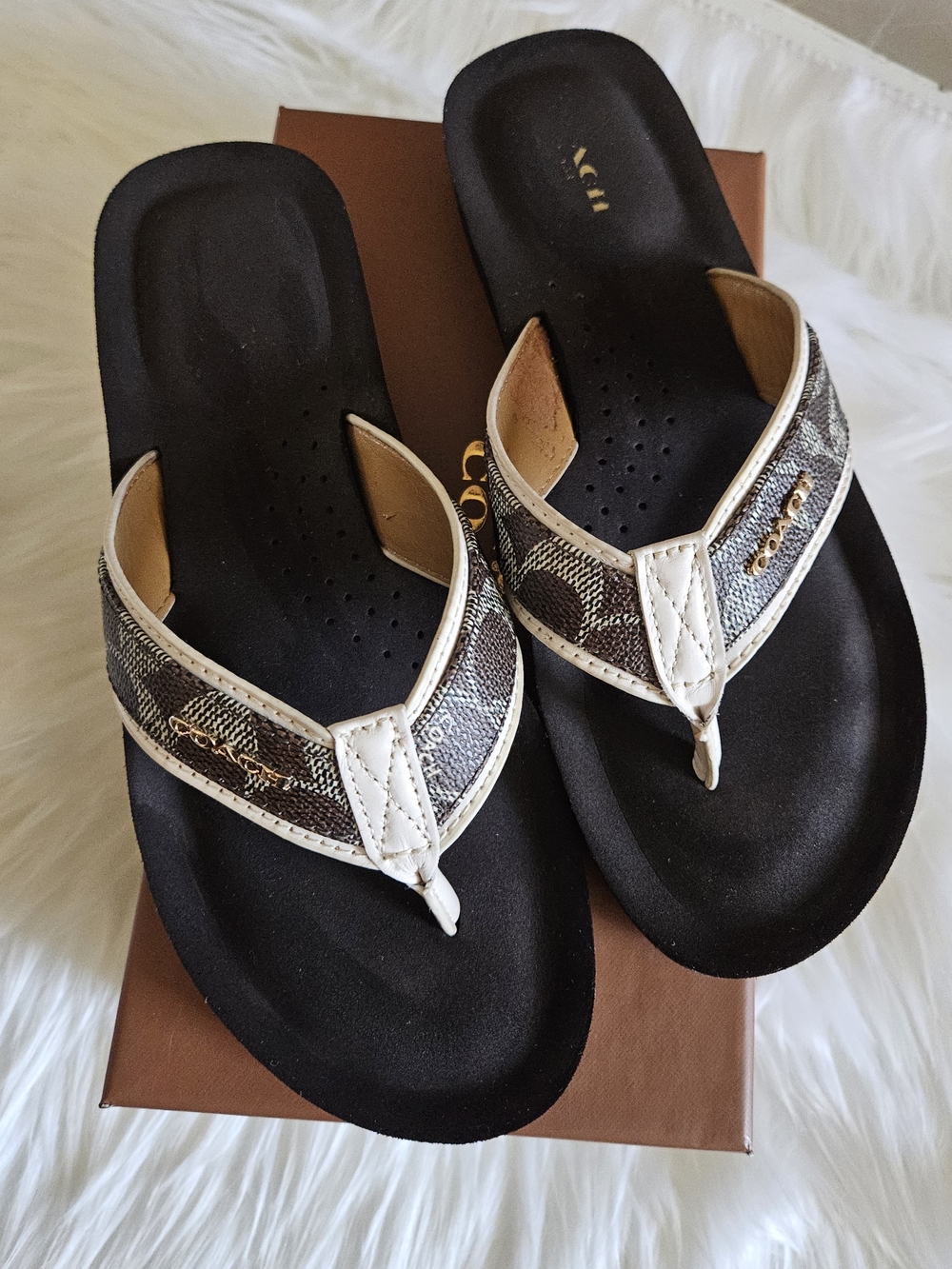 Coach Black Flip Sandals with Signature Jacquard Straps-Sz 8 EUC - Picture 2 of 11